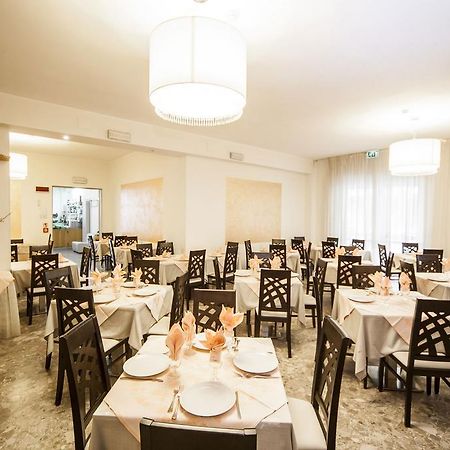 Hotel Marilonda Rimini Buitenkant foto